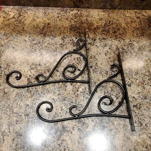Set of 2 decorative metal plant hanger brackets